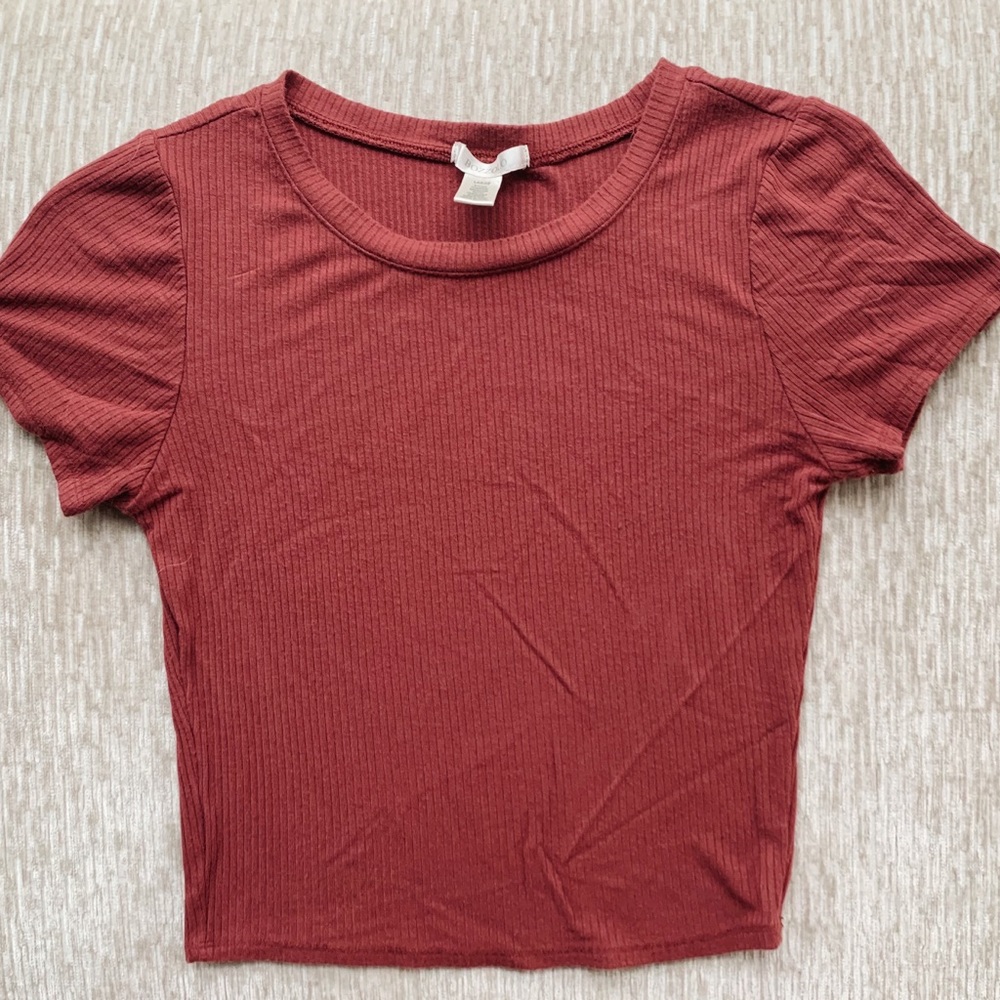 BURGUNDY RIBBED CROPPED TOP